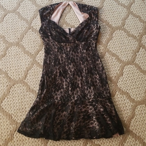 New York & Company Dresses & Skirts - Gorgeous lace dress with cutout back